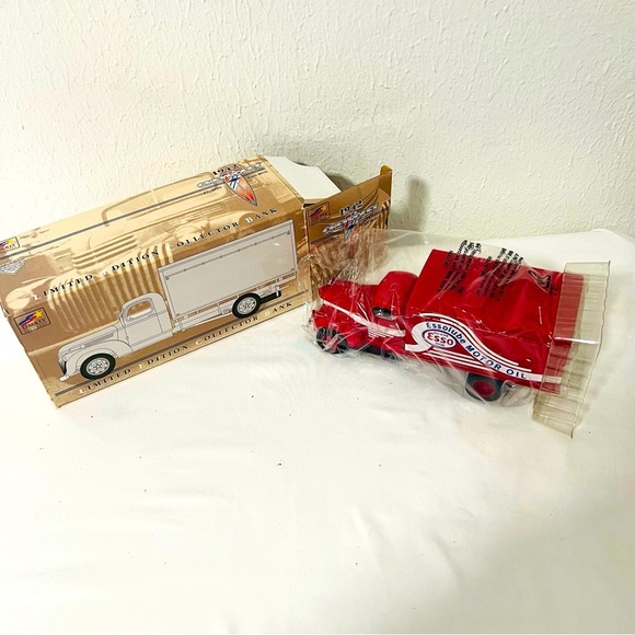 ESSO GASOLINE EXXON HUMBLE 1942 CHEVY 1-1/2 TON VAN BOX TRUCK LIBERTY CLASSICS - Picture 6 of 7